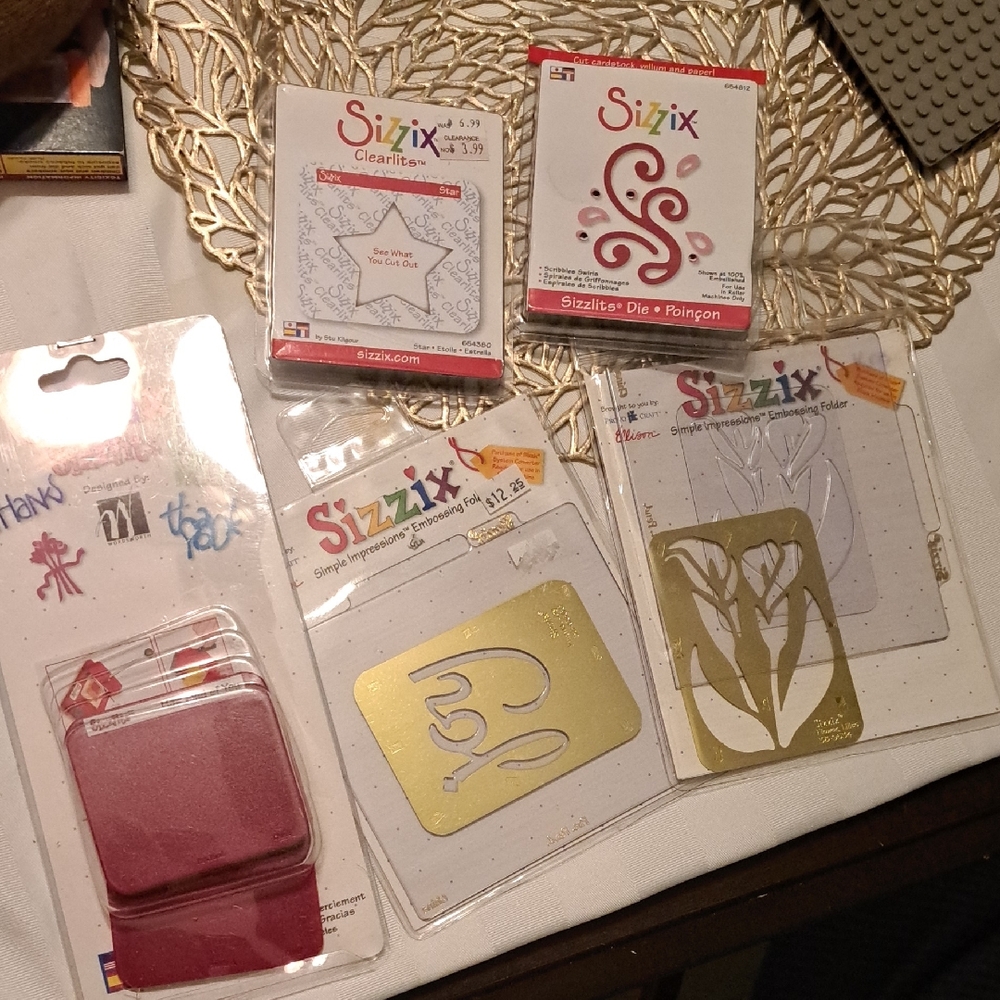 Sizzix Die and Embossing Collection in Gold and Red